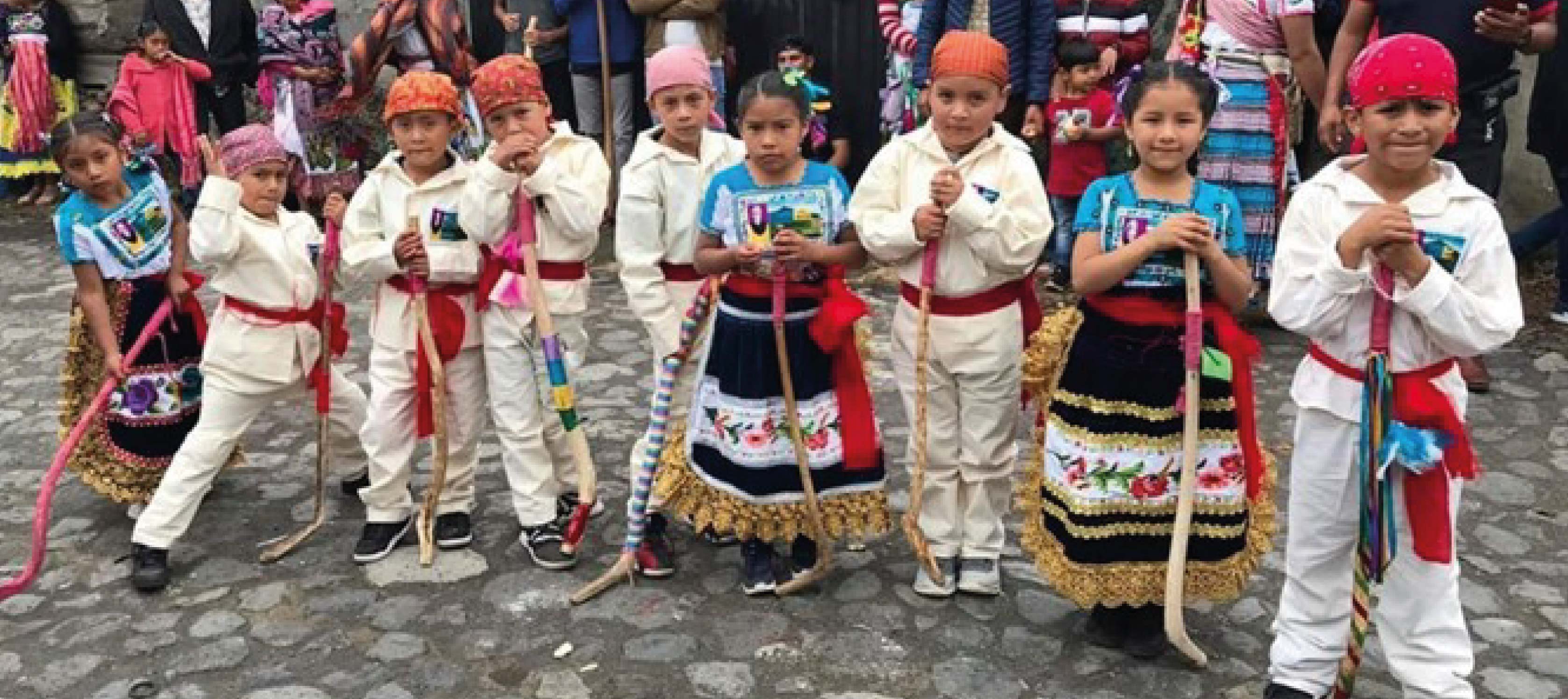 “Uarhukua ch´anakua kunkurhikua k´epuchicha” (El juego de la uarhukua)
Club Los Chimuelitos
