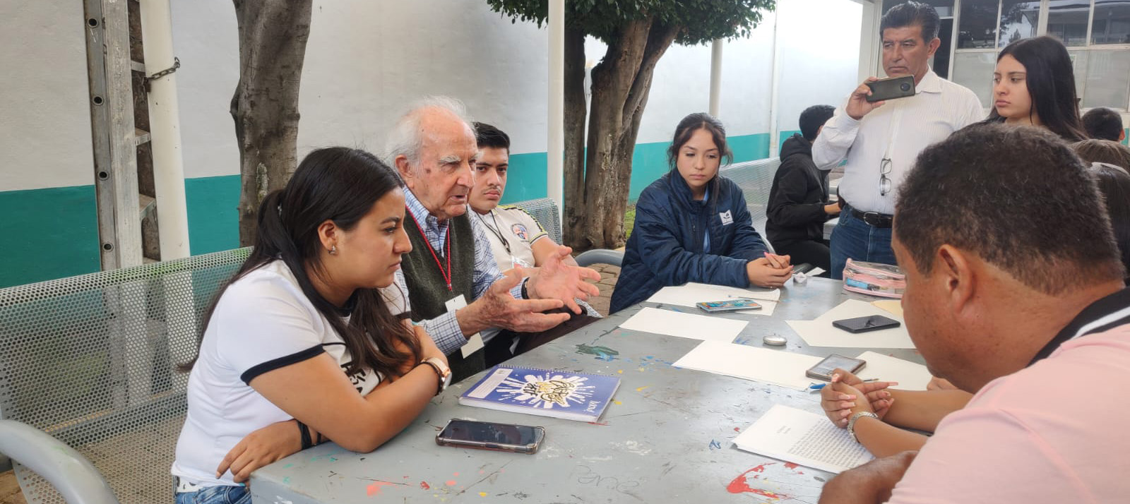 La relación tutora: una alternativa de aprendizaje desde la autonomía y el aprendizaje situado